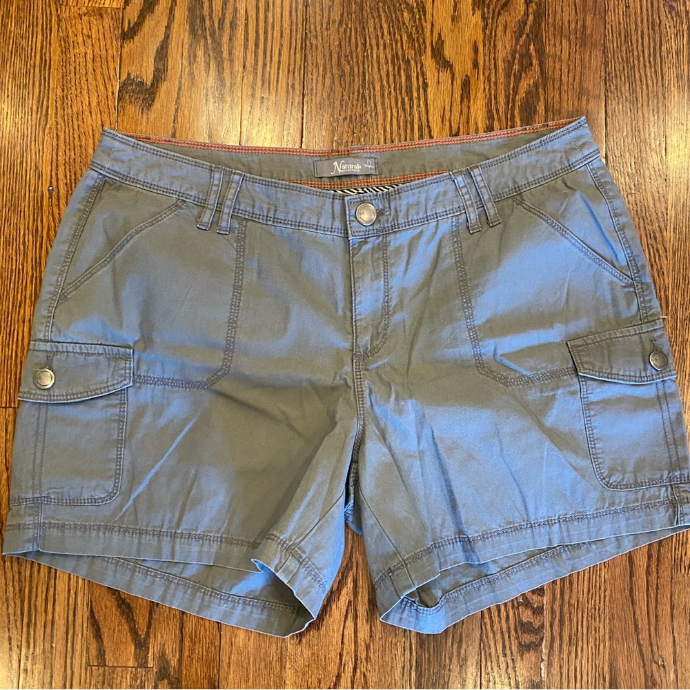 NWT Natural Reflections Grey Shorts Size‎ 14